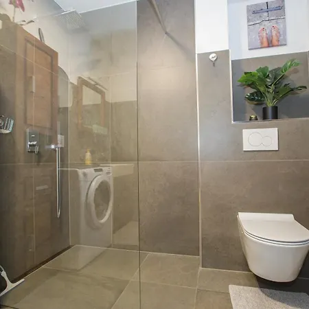 アパート Girasole Premium ポレッチ